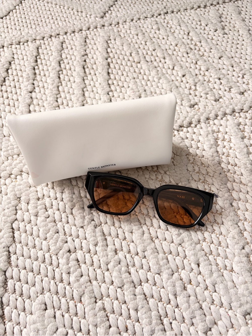 GENTLE MONSTER NABI Black Frame Brown Lens Retro Cat-Eye Sunglasses